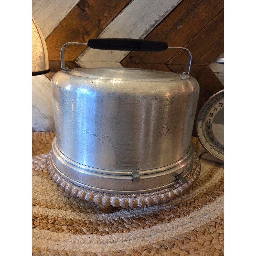 Vintage Mirro Aluminum Cake Carrier Locking Saver Model 2002 KM Made in USA